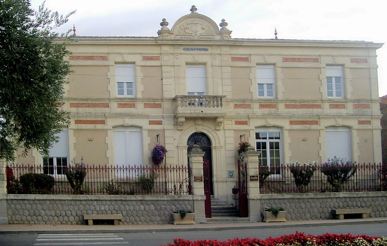 La façade de la mairie de Vinassan